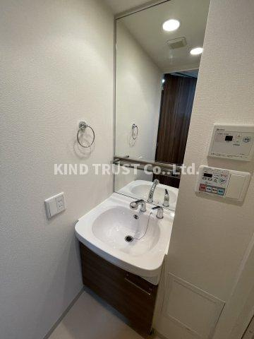 プレサンス天満橋チエロの洗面所|脱衣スペースもあります