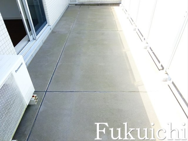 エスティメゾン都立大学のバルコニー