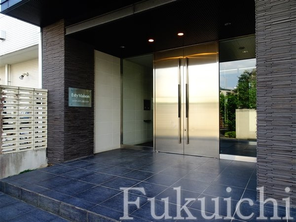 エスティメゾン都立大学のエントランス