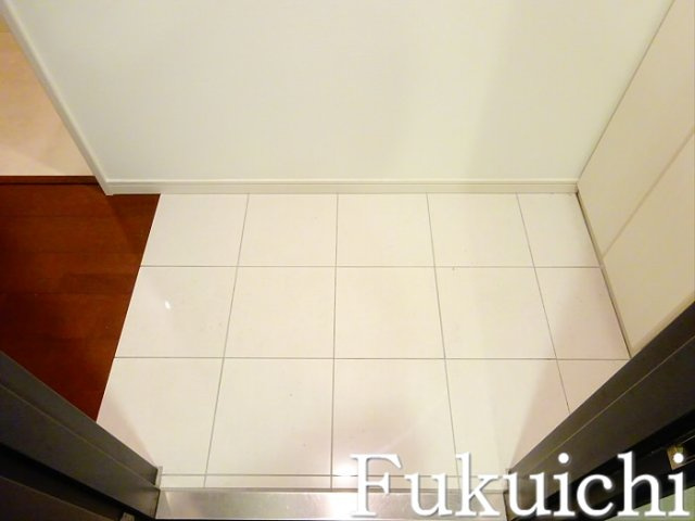 エスティメゾン都立大学の玄関