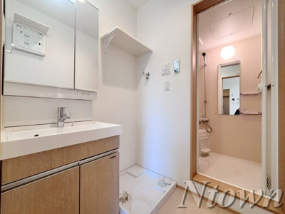 【洗面所】 | REGALEST-KLC名西 | 明るい洗面所です