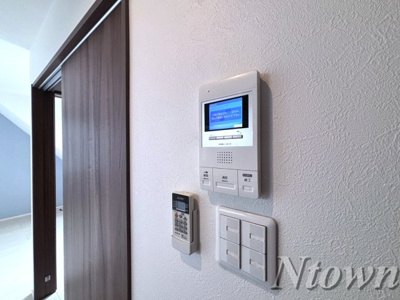 【セキュリティ】 | GRANDTICスリジェ | モニター付きインターホンです