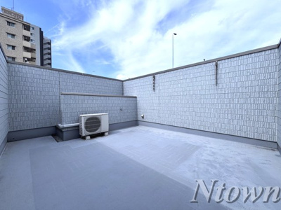 【バルコニー】 | GRANDTICスリジェ | 外からの目が気にならないバルコニーで洗濯物が干せます