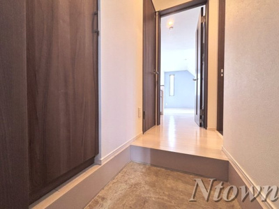 【玄関】 | GRANDTICスリジェ | 明るい玄関です