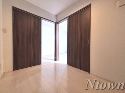 【洋室】 | GRANDTICスリジェ | 個人の部屋や寝室として使える洋室です