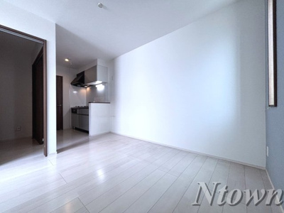 【居間・リビング】 | GRANDTICスリジェ | こちらの居間で趣味の時間をお楽しみください