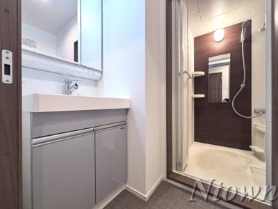 【洗面所】 | GRANDTICスリジェ | 明るい洗面所です