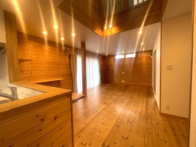 大津市北比良中古戸建の居間・リビング