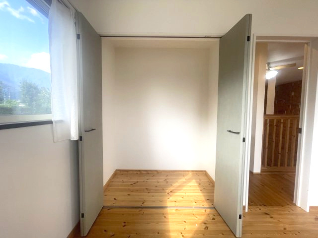 大津市北比良中古戸建の洋室