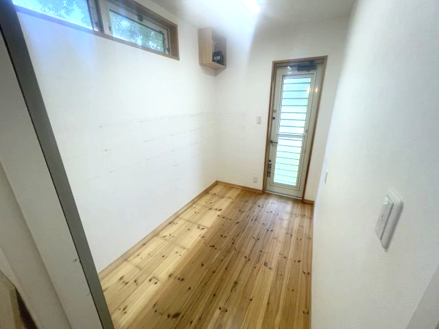 大津市北比良中古戸建のランドリースペース