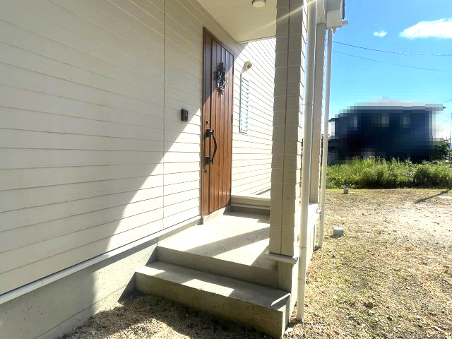 大津市北比良中古戸建のエントランス