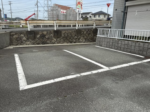 ディアス・オークラの駐車場