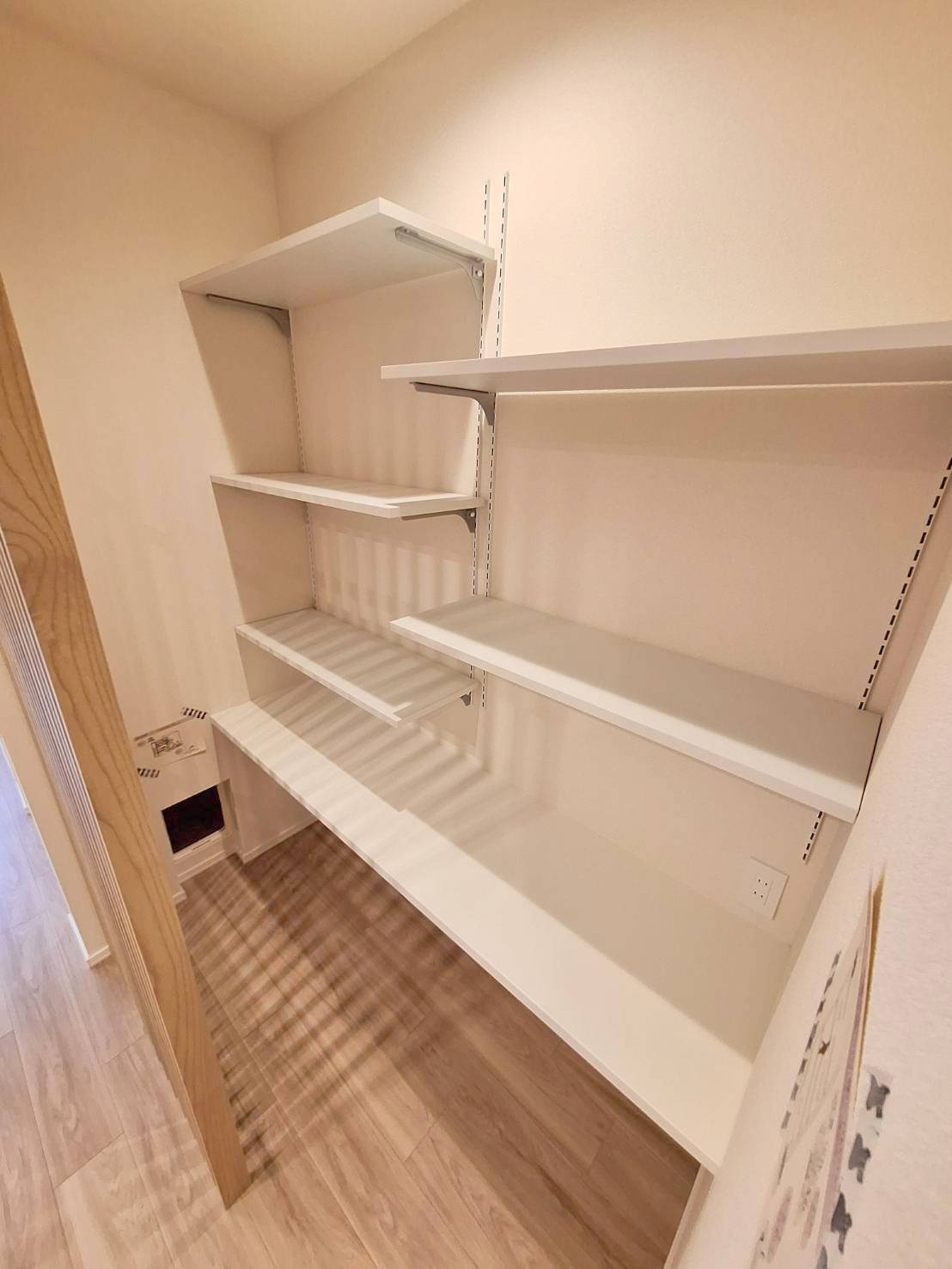 オカバ世田谷深沢ヘーベルメゾンの収納|neko Nook　ネコの遊び場、居場所、トイレになる1帖のクローク　在宅非難の備蓄置場にもなります