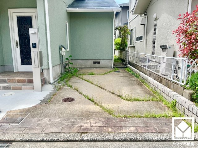 京田辺市花住坂３丁目の駐車場