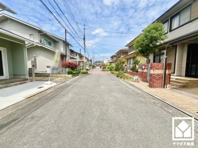 京田辺市花住坂３丁目の前面道路含む現地写真