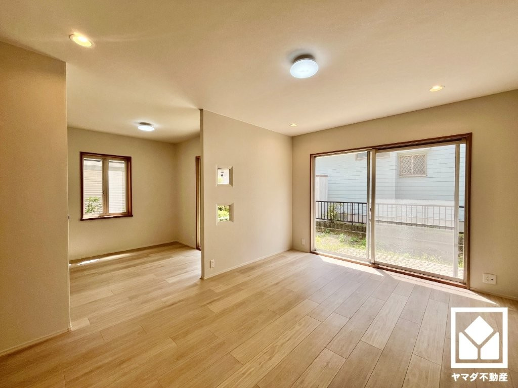 京田辺市花住坂３丁目の居間・リビング