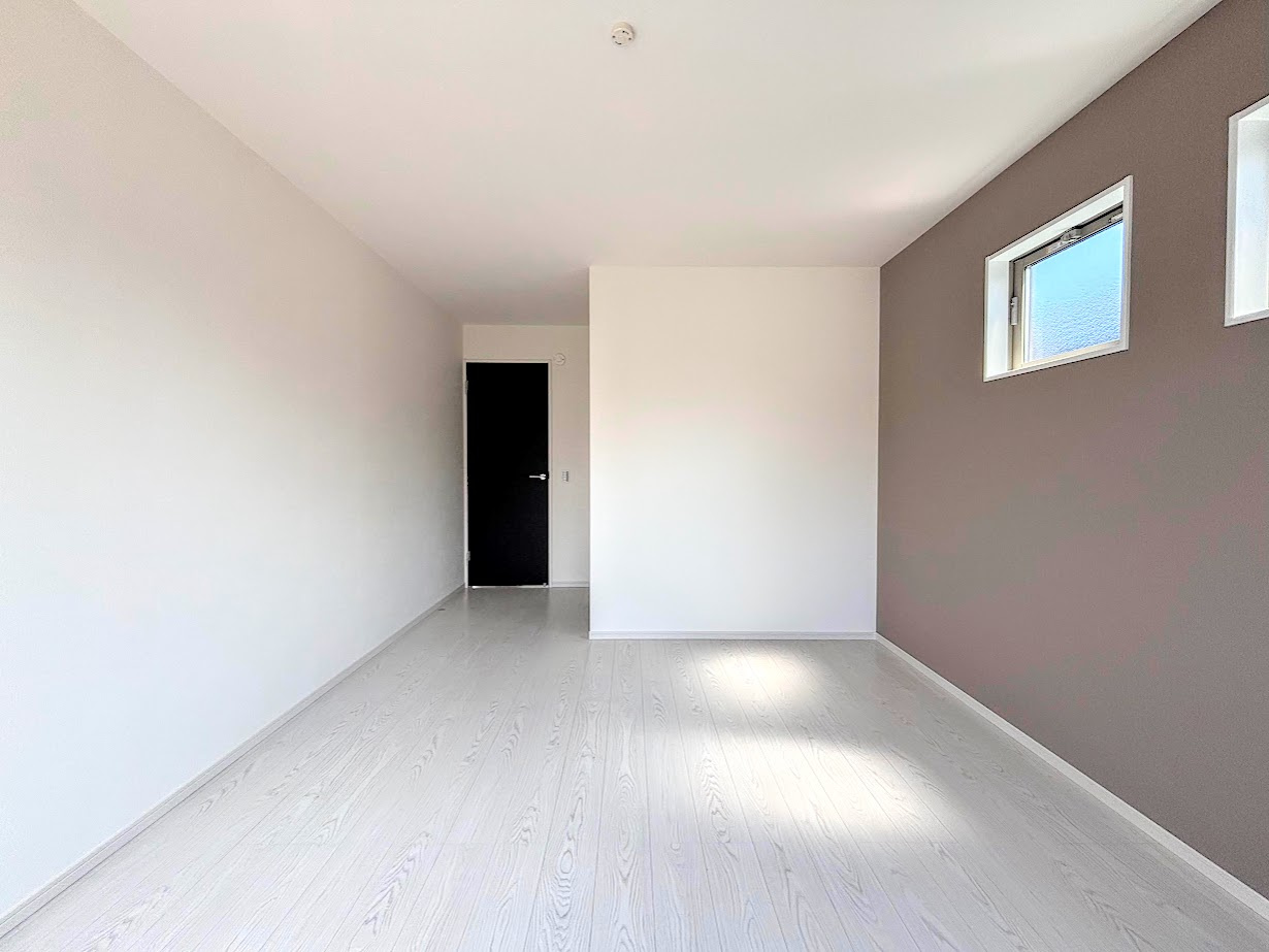 藤沢市高倉　新築戸建ての洋室|◆子どものスタディ空間として、あるいは書斎やホビールームとして生活スタイルに合わせて使えるプライベートルーム。居心地のいい落ち着いたインテリアが似合います。
