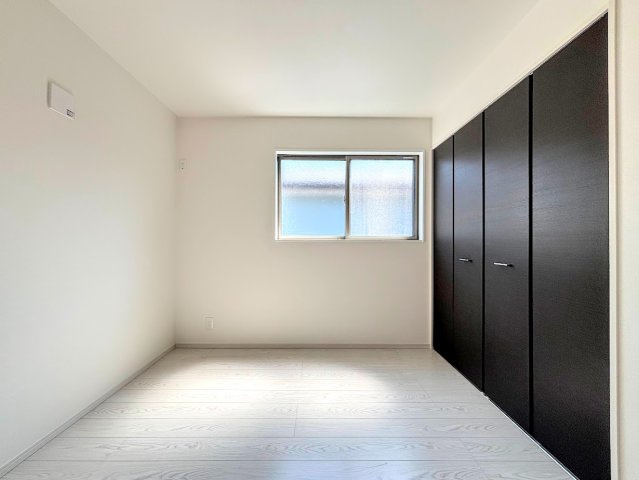 藤沢市高倉　新築戸建ての洋室|◆感性を育むプライベートルームはシンプルでスマートな空間。好みの空間で読書をしたり、音楽を聞いたりと一人の時間も充実したものにできます。
