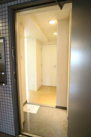 プライムアーバン番町の玄関