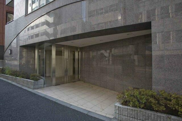プライムアーバン番町のエントランス