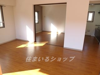 広島市安佐北区深川３丁目の賃貸マンションの居間・リビング