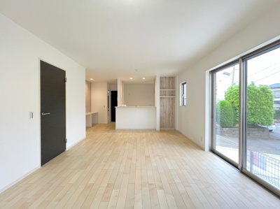 【内観：施工例】 | ◆青葉区奈良町新築住宅2号棟◆ | 【モデルルーム】◆リビングは一日中太陽の光が射し込みます。家族が集まる空間は、自然と笑顔が溢れます！