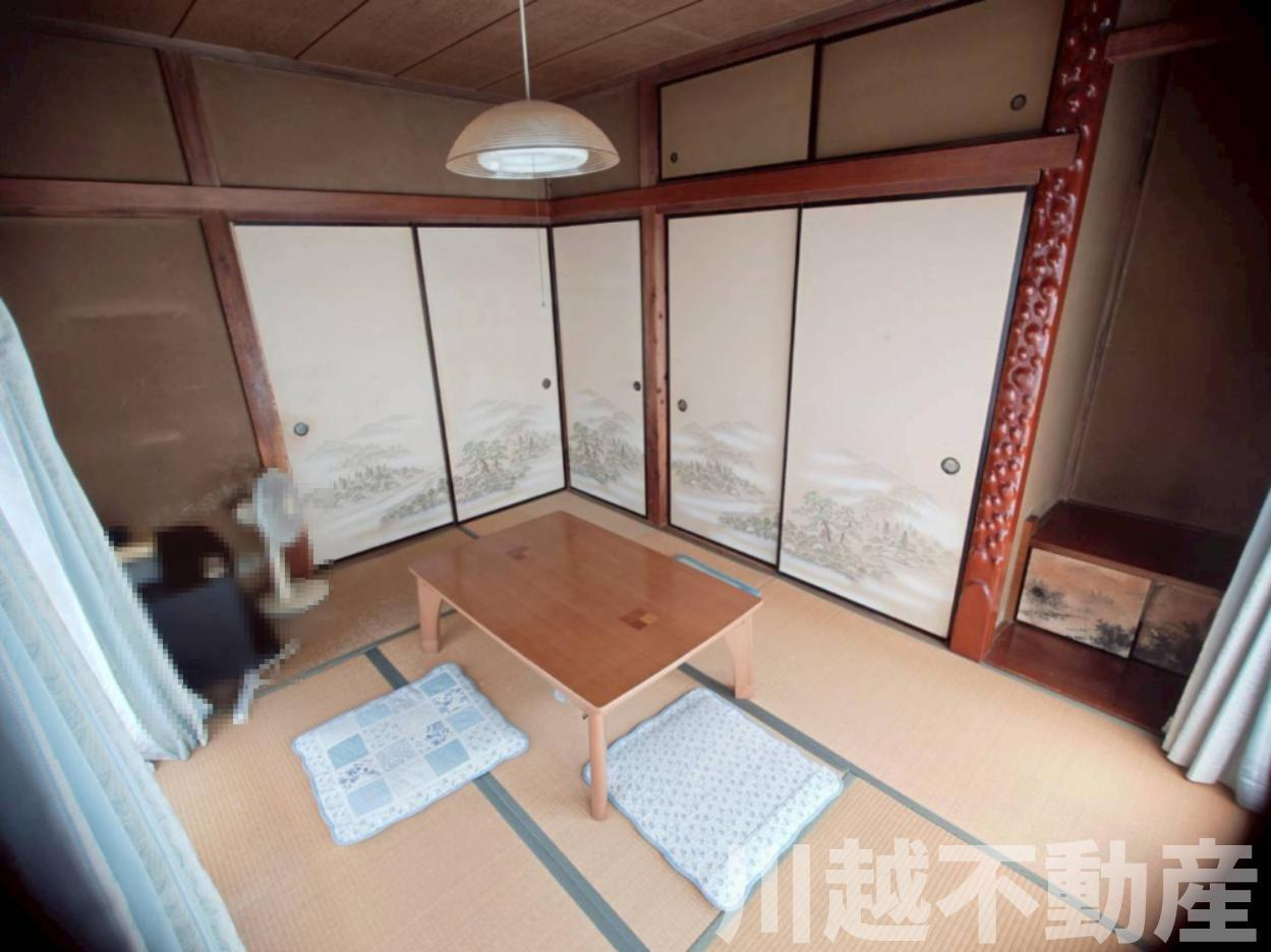 変化に富んだ敷地でゆったりライフが過ごせる住まいの和室|1階6帖和室には立派な床の間つき。