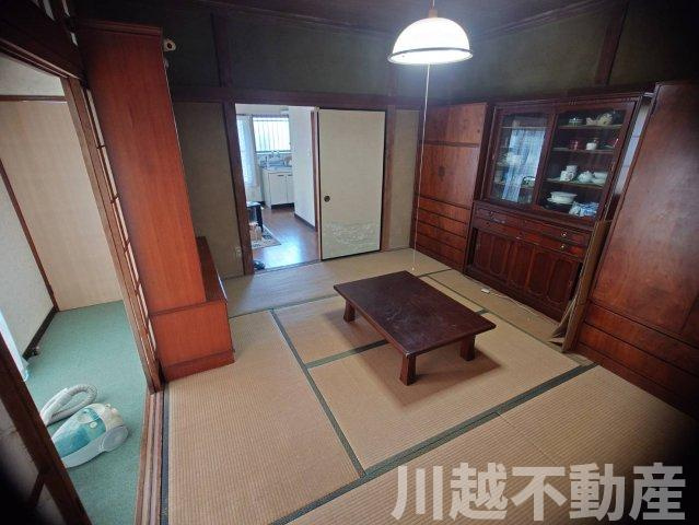 変化に富んだ敷地でゆったりライフが過ごせる住まいの和室|1階の8帖和室は客間として重宝します。