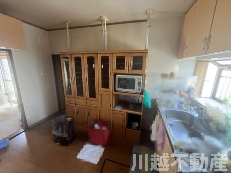 変化に富んだ敷地でゆったりライフが過ごせる住まいのキッチン|残置物は撤去しますが希望があればお譲りします