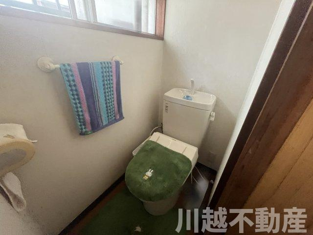変化に富んだ敷地でゆったりライフが過ごせる住まいのトイレ|落ち着いたトイレです