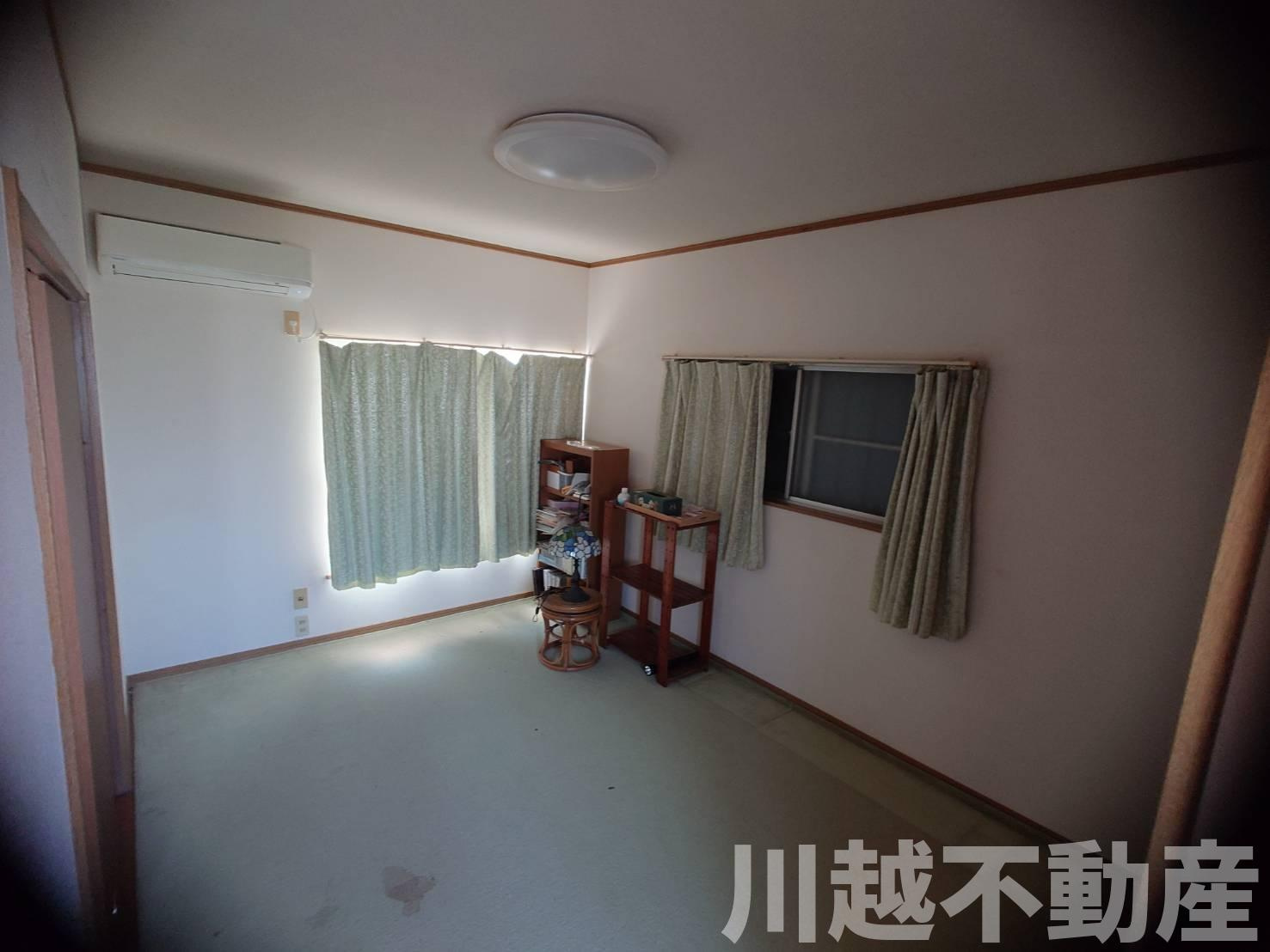 変化に富んだ敷地でゆったりライフが過ごせる住まいの洋室|バルコニーに面した２階６帖洋室