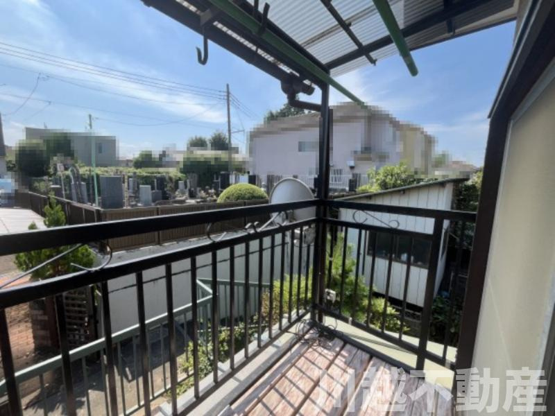 変化に富んだ敷地でゆったりライフが過ごせる住まいのバルコニー|お洗濯にも便利なバルコニー付き