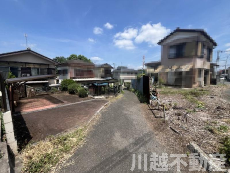 変化に富んだ敷地でゆったりライフが過ごせる住まいの前面道路含む現地写真|前面道路含む現地写真です