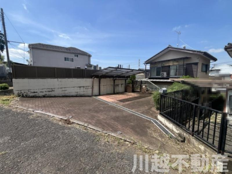 変化に富んだ敷地でゆったりライフが過ごせる住まいの駐車場|最大３台まで駐車可能な広々とした駐車スペース