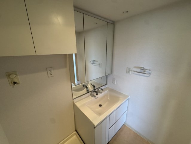 東京都東久留米市　区分マンションの洗面所