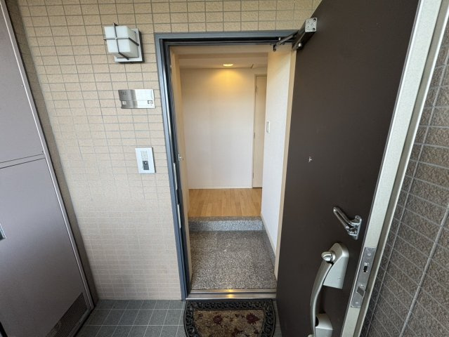 東京都東久留米市　区分マンションの玄関