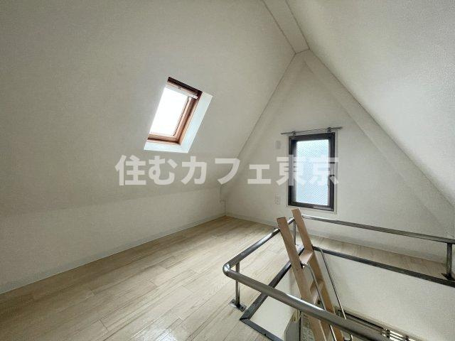 シャルムのその他|2つの窓で明るいロフトです。