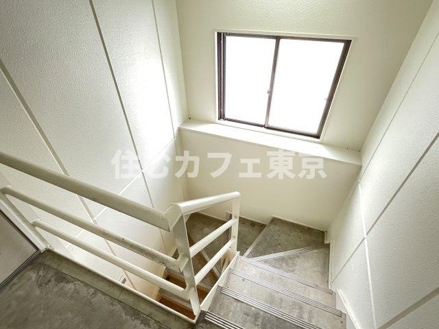 シャルムのその他共用部分|4階までの階段です。