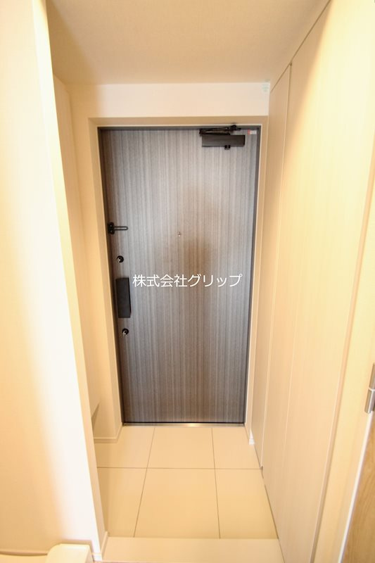 ブランシエスタ横浜高島町の玄関