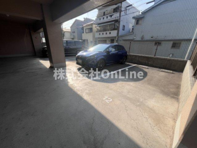 パレーシャル21の駐車場