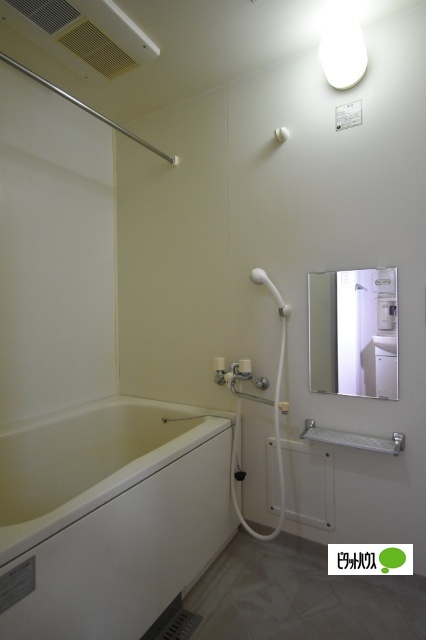 ドルフ天神の浴室