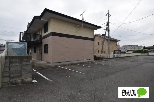 ドルフ天神の駐車場