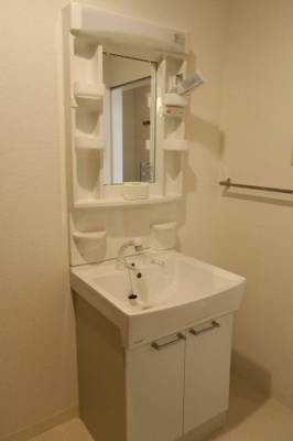 【洗面所】 | グランドハイツ野中 | シャワー付き洗面台