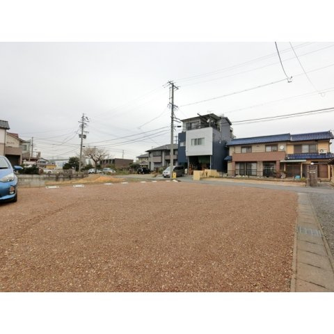 岐阜市柳津町南塚４丁目の駐車場の外観
