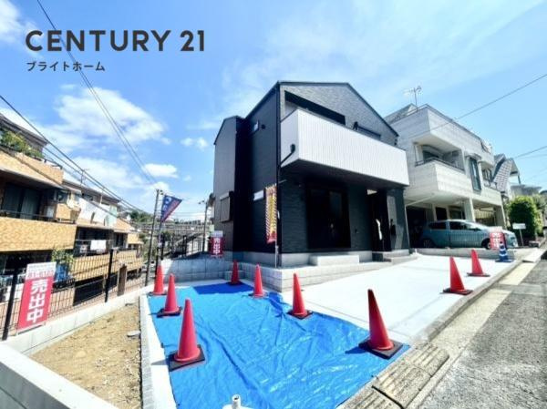 横浜市南区別所６丁目の新築一戸建の外観|堂々と完成しました！いつでもご案内可能です！
お車でご自宅まで送迎承ります。