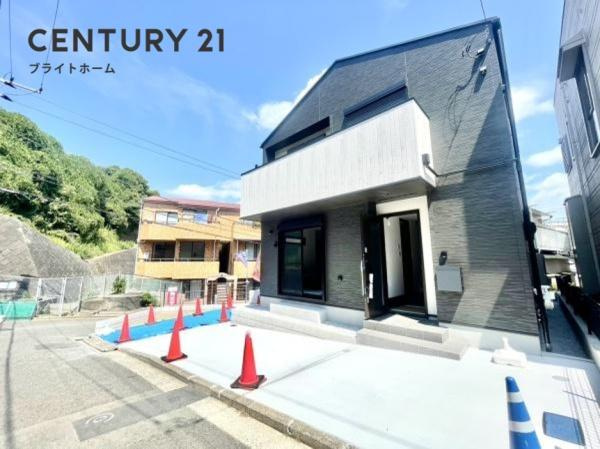 横浜市南区別所６丁目の新築一戸建の前面道路含む現地写真|車通りが少ない為、小さなお子様にも安心です。
是非一度、現地へ起こしください。

