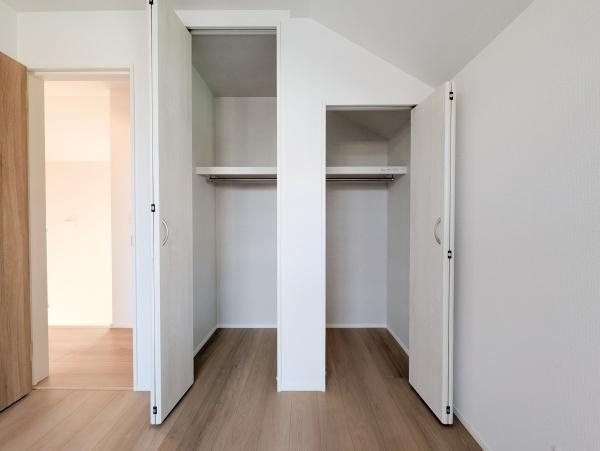 横浜市戸塚区上矢部町の新築一戸建の収納|各室収納付きです
これだけ収納があると助かりますね！