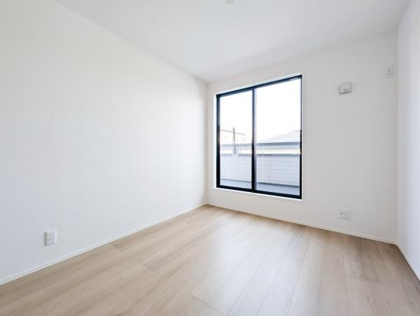 横浜市戸塚区上矢部町の新築一戸建の洋室|クローゼットもあるので収納にも困りません！
荷物が多い方にも安心です。