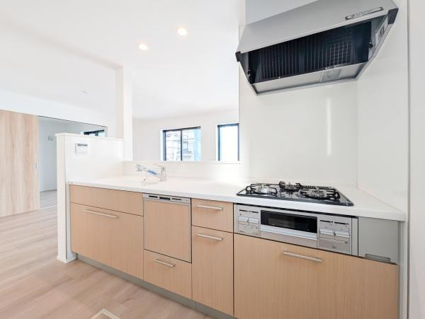 横浜市戸塚区上矢部町の新築一戸建のキッチン|食洗器付きなのは家事の負担を軽減してくれる嬉しいポイント♪
もちろん浄水器も付いております！