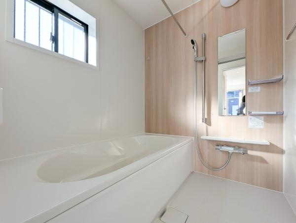 横浜市戸塚区上矢部町の新築一戸建の浴室|広々としたバスルームで一日の疲れをいやして下さい！
もちろん、浴室乾燥機付きです！